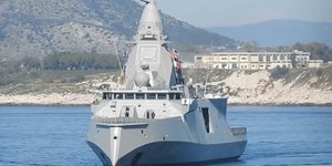 Η φρεγάτα Κίμων στον Πειραιά για πρώτη φορά