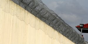 Φράχτης στις φυλακές 