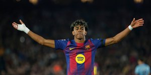 Ο Γιαμάλ πανηγυρίζει γκολ