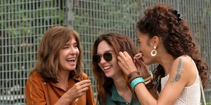 γυναικες γελουν