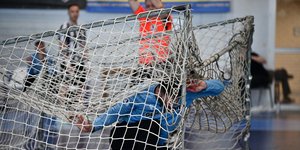 Η στιγμή που το τέρμα πέφτει πάνω στον κίπερ του ΠΑΟΚ