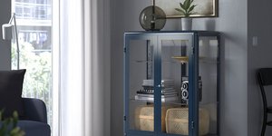 Σταματήστε να κρύβετε τις κουβέρτες σας: Η IKEA έχει έναν πιο όμορφο τρόπο να τις διατηρείτε οργανωμένες