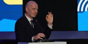 Ο Τζιάνι Ινφαντίνο απευθύνεται στους αντιπροσώπους σε συνέδριο της CONMEBOL 
