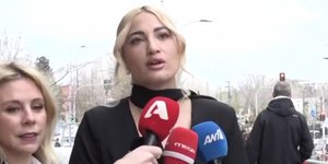 Η Ιωάννα Τούνη έξω από τα δικαστήρια Θεσσαλονίκης