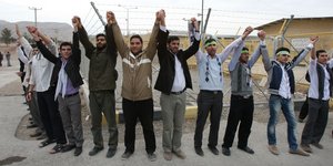 Ανθρώπινη αλυσίδα γύρω από την πυρηνική εγκατάσταση στην Ισφαχάν του Ιράν το 2011