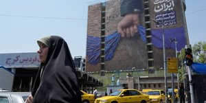 Αφίσα για τα Στενά του Ορμούζ