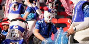 Ιάπωνες οπαδοί καθαρίζουν γήπεδο στο Κατάρ το 2022