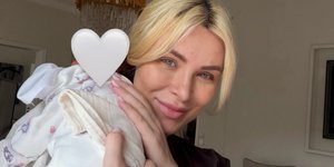 Η Κατερίνα Καινούργιου με την κορούλα της