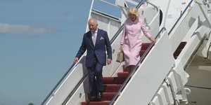 Ο βασιλιάς Κάρολος και η βασίλισσα Καμίλα, κατά την άφιξή τους στις ΗΠΑ 