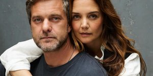 Κέιτι Χολμς και Τζόσουα Τζάκσον 