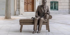 Το γλυπτό παγκάκι του Κωνσταντίνου Καβάφη