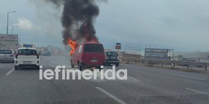 Φωτιά σε φορτηγάκι στον Κηφισό