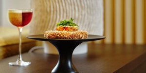 Στο lobby του ξενοδοχείου King George