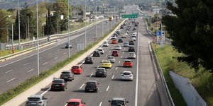 Easter Return Gridlock Chokes Greek Highways as Hundreds of Thousands Head Back to Athens