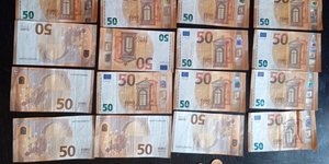 χρυσές λίρες και ευρώ