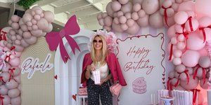 Κωνσταντίνα Σπυροπούλου: Το ροζ casual-chic σύνολο που απογειώνει το girly style