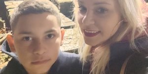 Ο μικρός Κωσνταντίνος που χάθηκε στο τραγικό τροχαίο στα Κρέστενα στην Ηλεία, με την μητέρα του