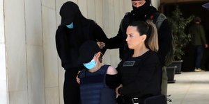 Η μία από τις κοπέλες που κατηγορείται για υπόθαλψη εγκληματία