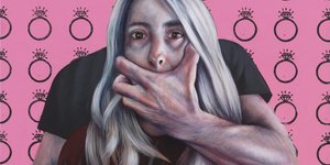 κοπέλα χερι στο στομα 