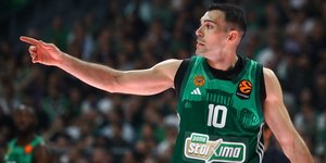 Ο Κώστας Σλούκας με την φανέλα του Παναθηναϊκού