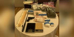 ναρκωτικά και όπλα