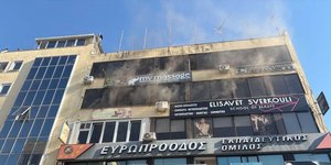 Φωτιά σε επιχείρηση στη Λάρισα