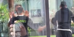 Το περίεργο παιχνίδι των παικτών της Λίβερπουλ στους δρόμους του Παρισιού