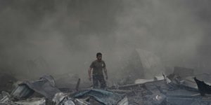 Συντρίμμια στον Λίβανο μετά τις αιματηρές ισραηλινές επιθέσεις