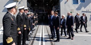 Ο Εμμανουέλ Μακρόν στην φρεγάτα «Κίμων»