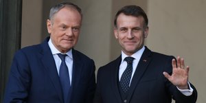 Ο Γάλλος πρόεδρος Εμανουέλ Μακρόν και ο Πολωνός πρωθυπουργός Ντόναλντ Τουσκ