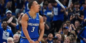 O Nτέσμποντ Μπέιν πανηγυρίζει έξαλλα την νίκη των Μάτζικ