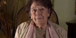 Μαρία Κωνσταντάρου μαντίλι στο λαιμό