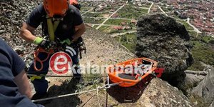 η επιχείρηση ανάσυρσης της σορού της 65χρονης στα Μετέωρα