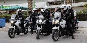 Αστυνομικοί με μηχανές