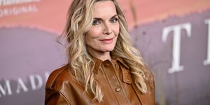 Η Μισέλ Φάιφερ στα 67 αποθεώνεται για τη φωτογραφία της χωρίς μακιγιάζ