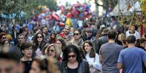 Αυξήσεις μισθούς και συντάξεις / Φωτογραφία από καταναλωτές Ερμού