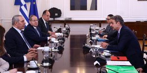 Ο Κυριάκος Μητσοτάκης στη συνάντηση με τον αντιπρόεδρο της Παλαιστίνης