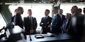 Ο Εμανουέλ Μακρόν και ο Κυριάκος Μητσοτάκης εντός της φρεγάτας Κίμων