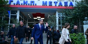 Ο Κυριάκος Μητσοτάκης στο νοσοκομείο «Μεταξά»