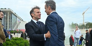 Εμανουέλ Μακρόν και Κυριάκος Μητσοτάκης στο Μέγαρο Μαξίμου 