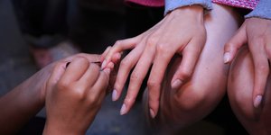 «Ξεχάστε το μπορντό: Αυτό είναι το νέο it χρώμα για μίνιμαλ μανικιούρ»