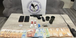 Κατάσχεση ναρκωτικών,χρημάτων και όπλου