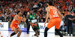 Ο Κέντρικ Ναν εναντίον της Βαλένθια