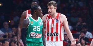 Ο Ναν με τον Βεζένκοφ εν ώρα αγώνα