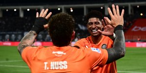 Νους και Σαλσίδο πανηγυρίζουν το δεύτερο γκολ του ΟΦΗ στον τελικό του Κυπέλλου Ελλάδος