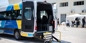 Δωρεάν μετακινήσεις ατόμων με αναπηρία: Παρουσιάστηκαν τα νέα οχήματα -Πώς μπορούν να κλείσουν ραντεβού