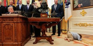 Οβάλ Γραφείο