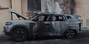 Εμπρηστική επίθεση στο ΙΧ του καθηγητή του ΕΜΠ και πραγματογνώμονα των Τεμπών, Δ. Καρώνη 