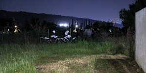 Αστυνομικές δυνάμεις στο σημείο που εντοπίστηκε ο νεκρός άνδρας