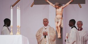 Ο πάπας Λέων στην Ανγκόλα